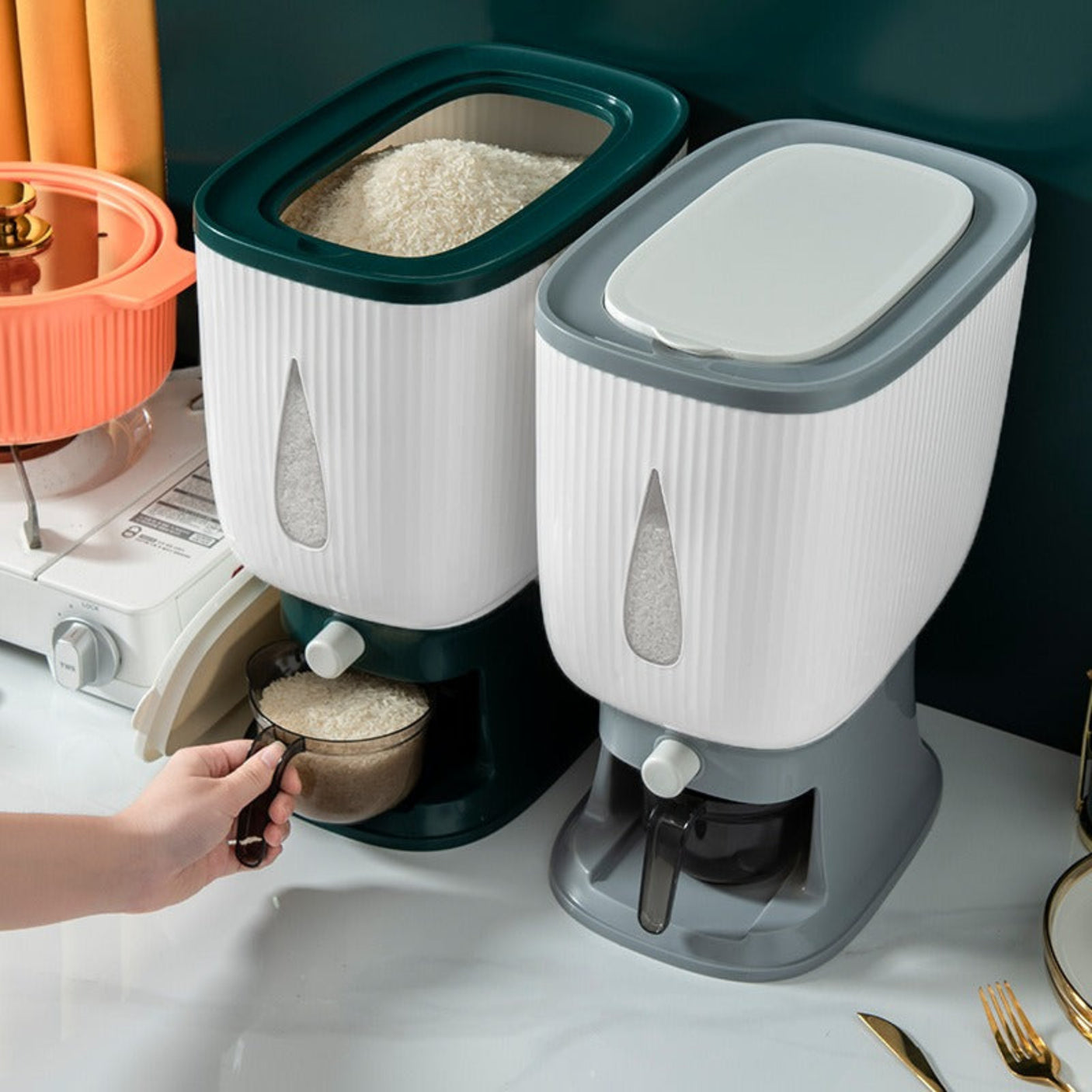 Two rice dispensers with a person measuring rice用量