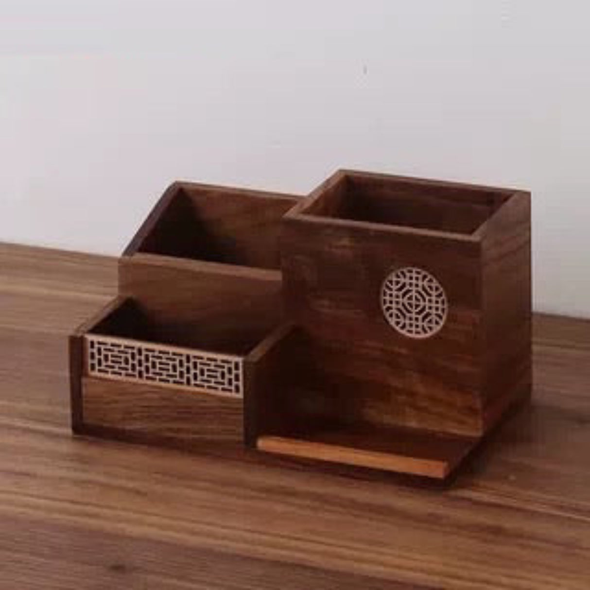 Solid wood pen holder ornament creative gift office desktop storage container hand carried gift