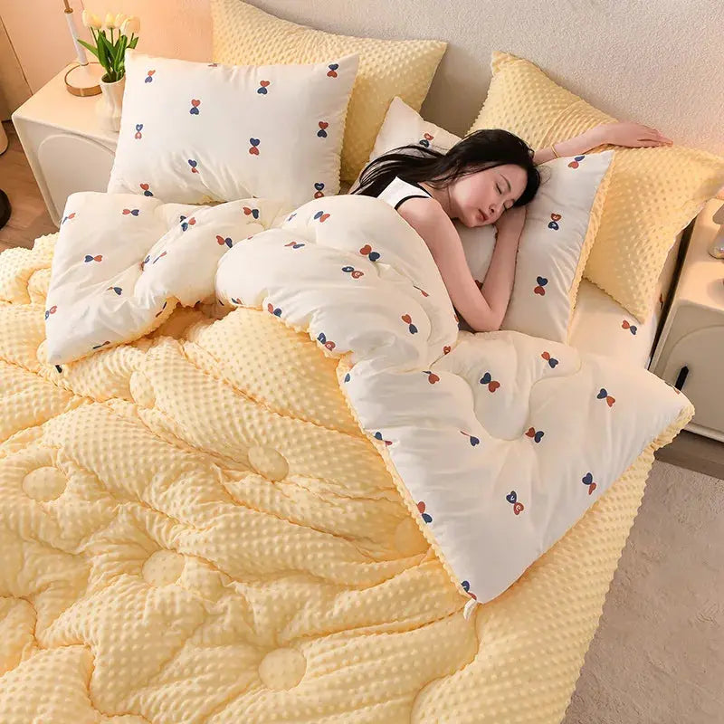 Custom Wholesale Double Sided Thickened Bean Velvet Warm Winter Quilt Soft Jacquard Silk Cotton Duvet Bedding Set for Home Hotel Julia M LifeStyles