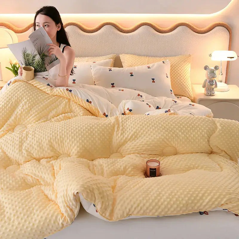 Custom Wholesale Double Sided Thickened Bean Velvet Warm Winter Quilt Soft Jacquard Silk Cotton Duvet Bedding Set for Home Hotel Julia M LifeStyles