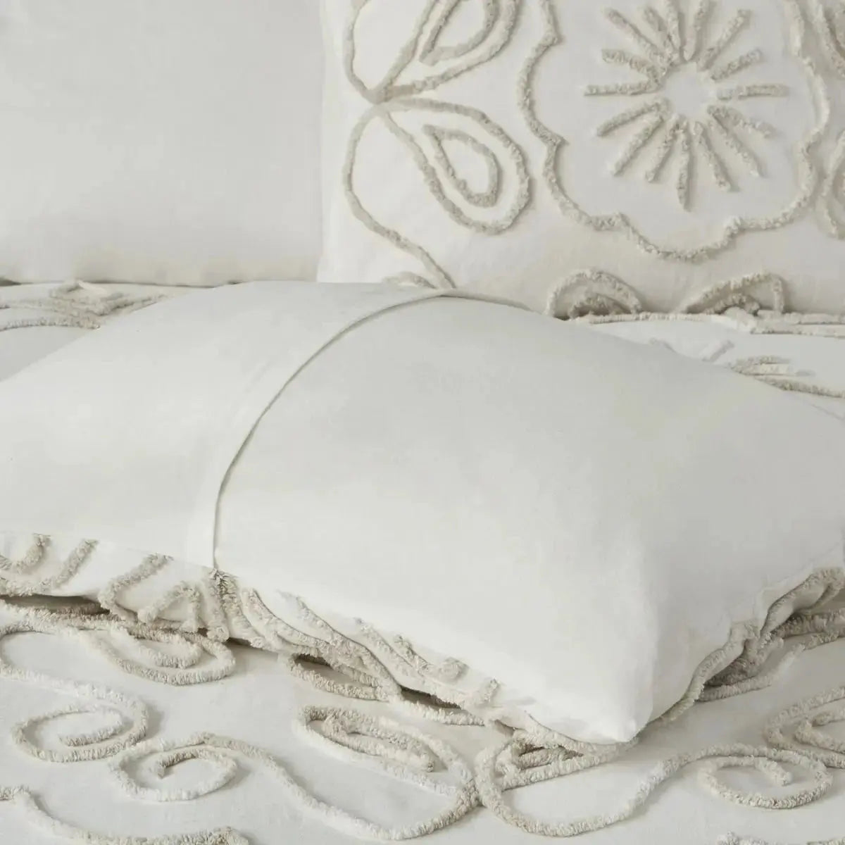 3-Piece Ivory/Taupe Tufted Cotton Chenille Coverlet Set Embroidered Plain Pattern Full/Queen for Weddings for Hotels Julia M LifeStyles