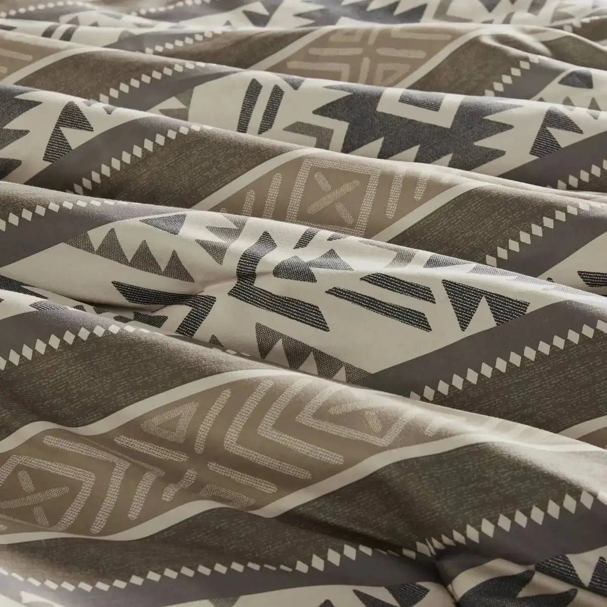 Comforter Set Throw Pillows 7-Piece Stripe Herringbone Breathable Duvet Cover for Double Bed Includes Fitted Bed Sheet Quilts Julia M LifeStyles