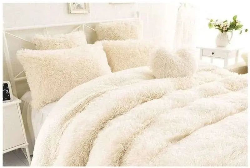 Luxurious Shaggy Fur Blanket - Julia M LifeStyles