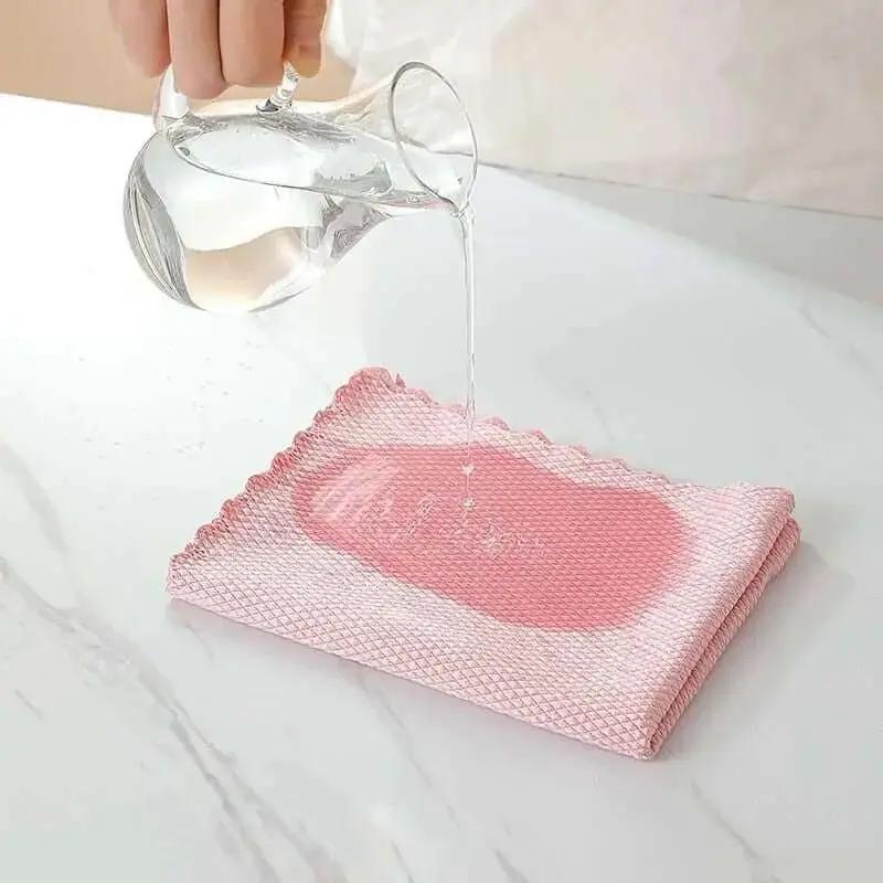 No Trace Glass Cleaning Towel - Say Goodbye to Smudges and Streaks - Superior Absorbency for Crystal Clear Glass - Julia M LifeStyles