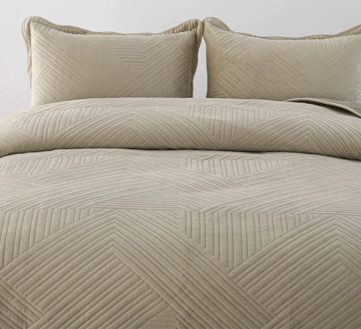 Fleece-Lined Quilted Bed Cover Set for Cozy Elegance Julia M LifeStyles