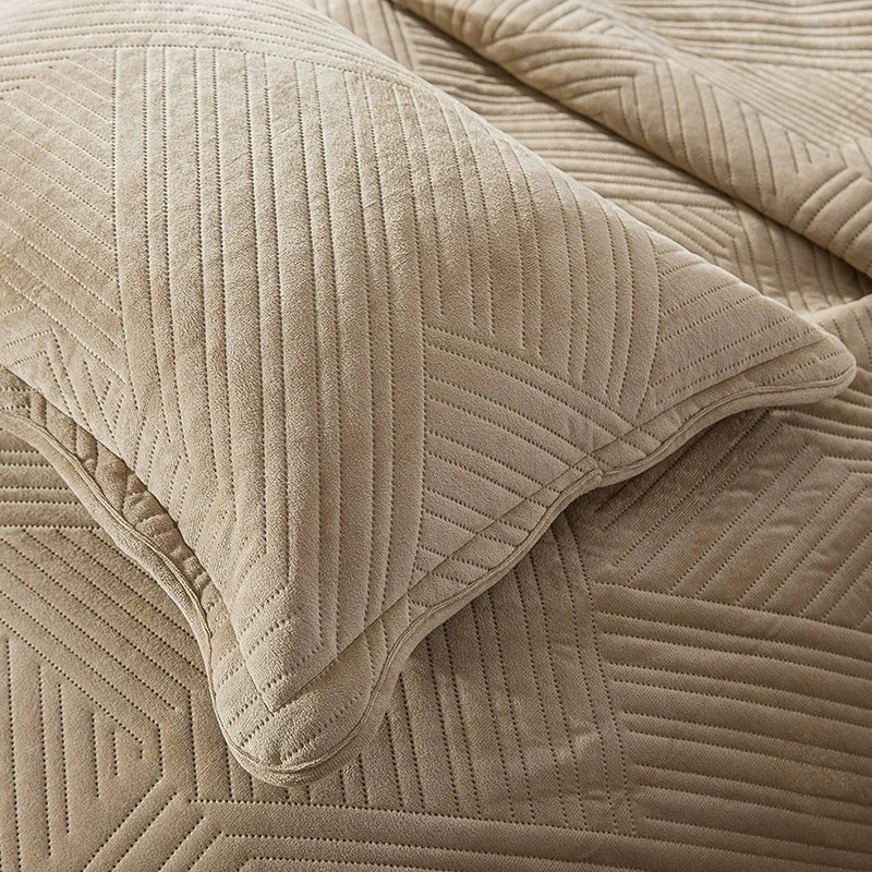Fleece-Lined Quilted Bed Cover Set for Cozy Elegance Julia M LifeStyles