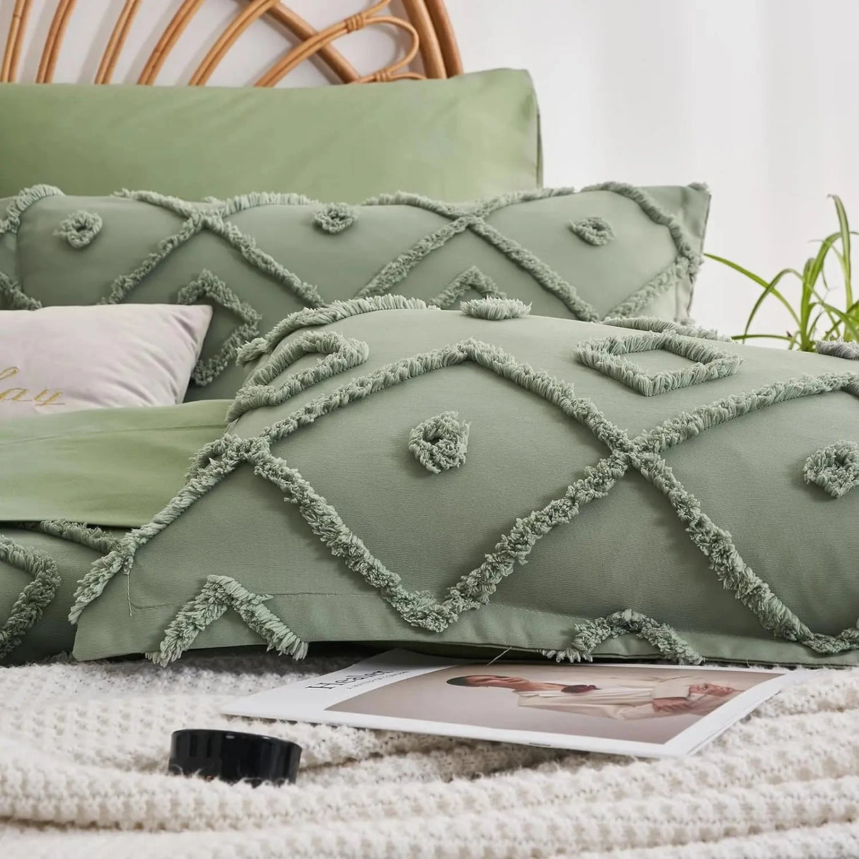 7 Pcs solid color tufted quilt set, microfiber soft and lightweight, durable and easy to wash bedding set , for all seasons Julia M LifeStyles