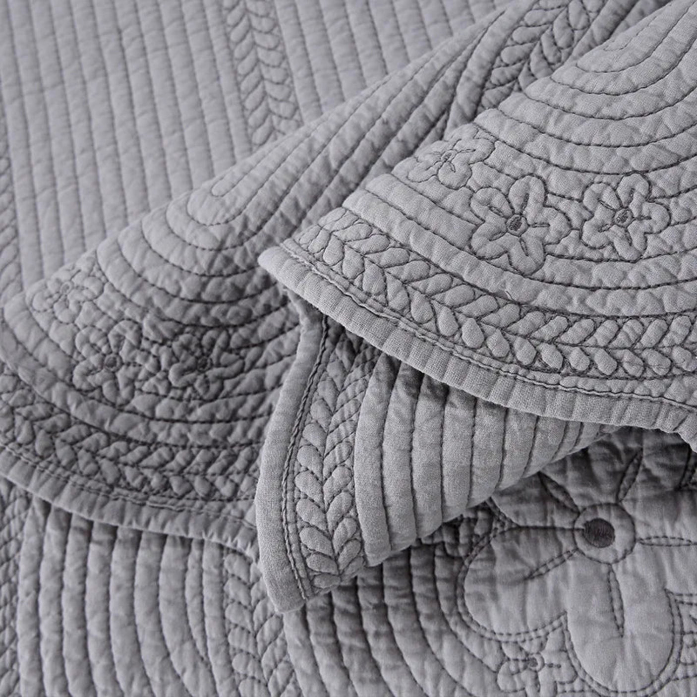 JULIA 3 Pieces Solid Color Embroidered Quilt Set