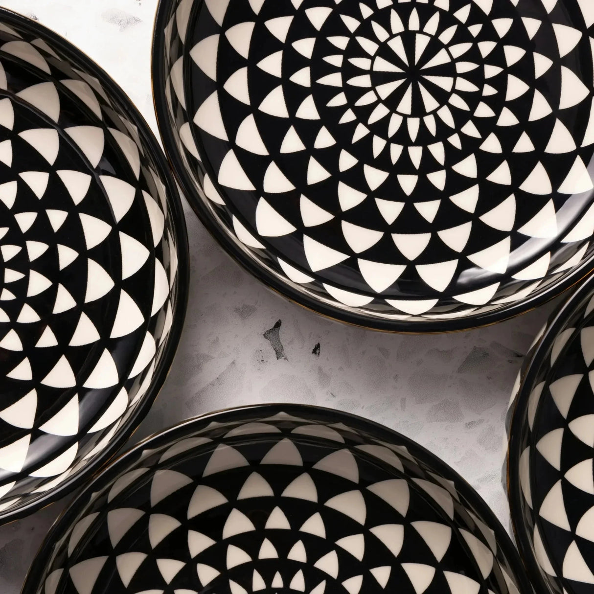 Medallion 4-Pack Ceramic Ramen & Noodle Bowls Set in Black and White Julia M LifeStyles