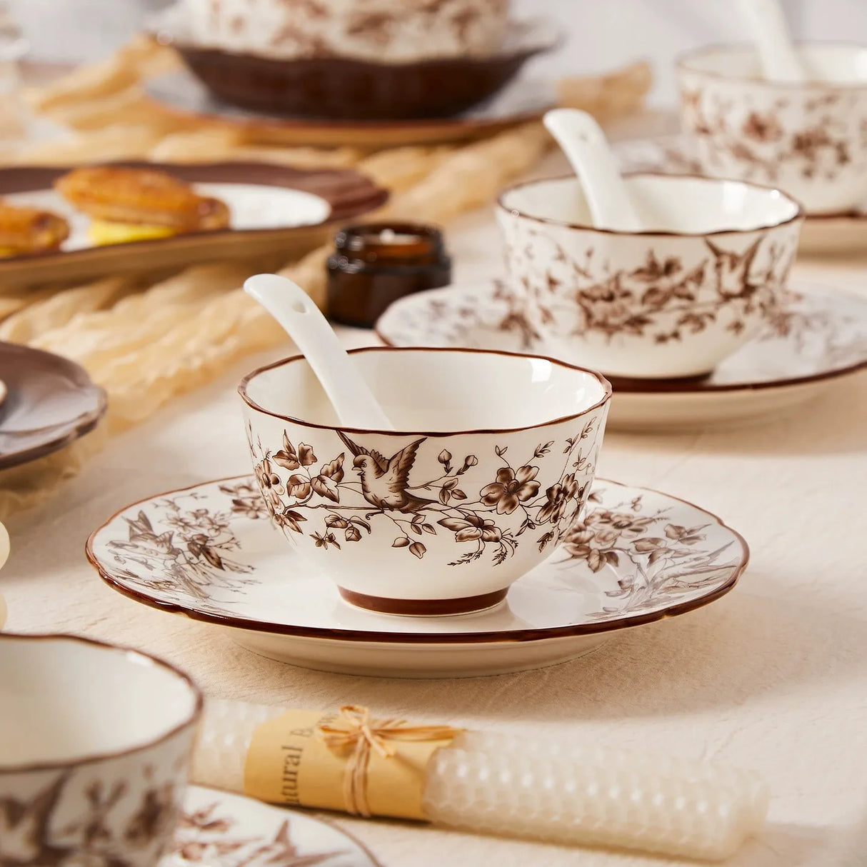 Retro Rose Household Anti-Slip full travel dish set is very luxurious luxury bowl kitchen dinner sets ceramic plates porcelain
