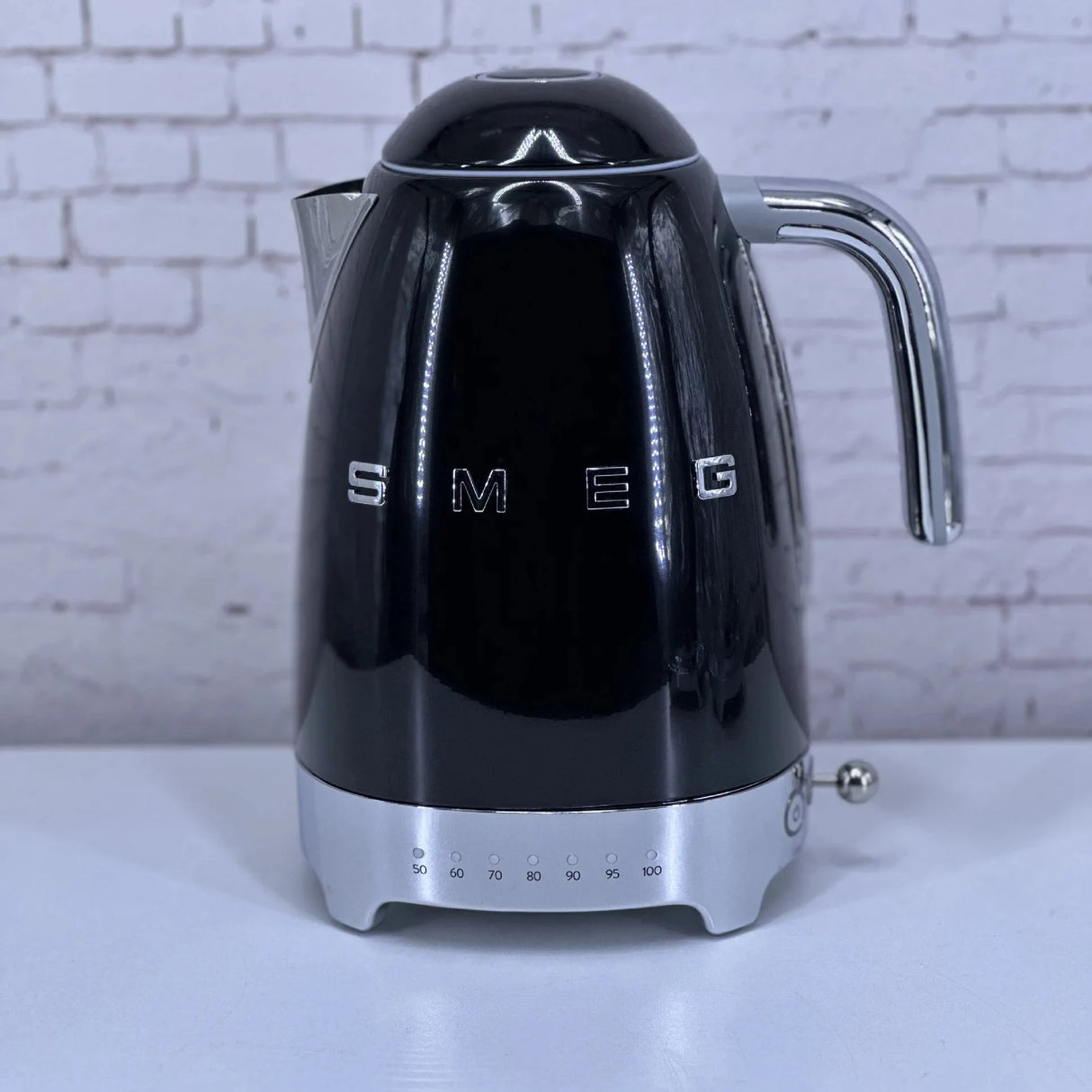 Smeg 50's Retro 7-Cup Electric Kettle Julia M LifeStyles
