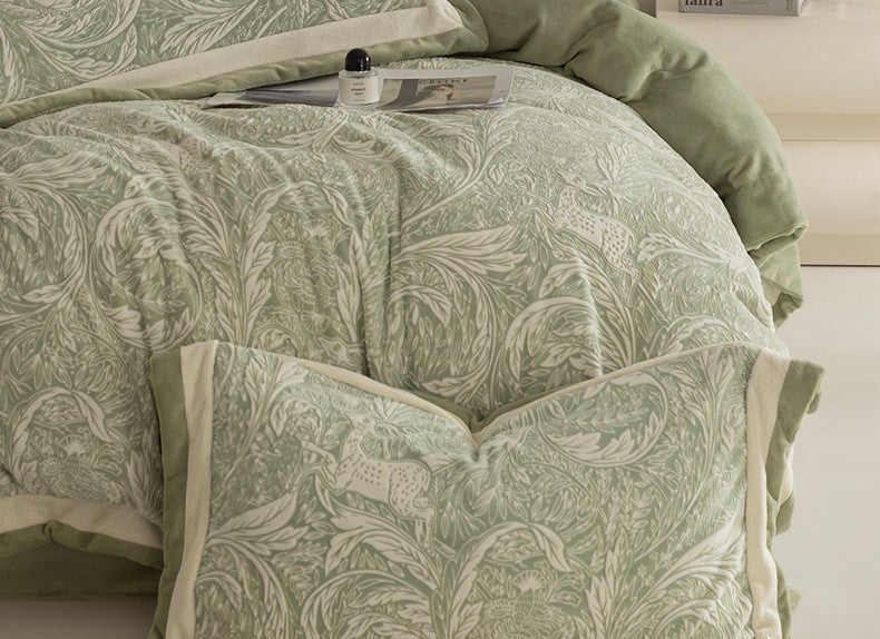 Top: Green patterned bedding set on a bed. Bottom: Pink bedding set with 'Vienna-Pink' label on a plain wall.