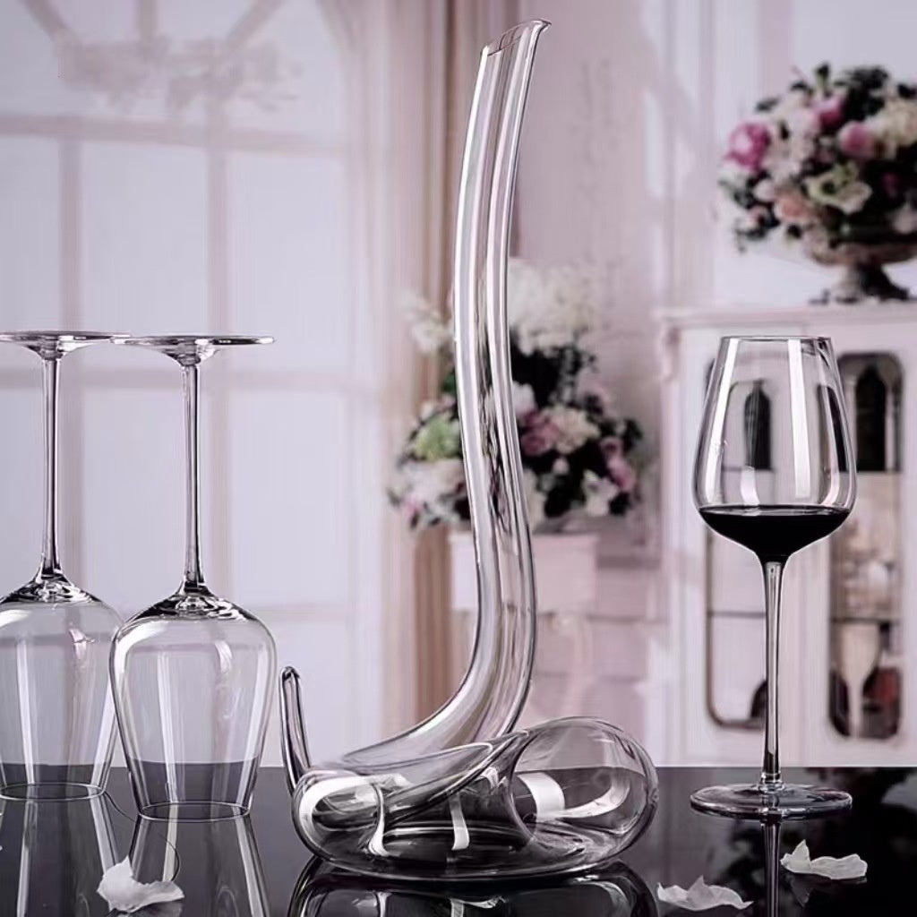 High-grade Crystal Snake-shaped Wine Decanter