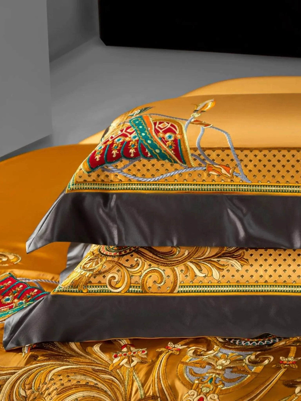 European Embroidery palace style silk cotton bedspread set for 1.8M bed with elegant embroidery and soft cotton fabric