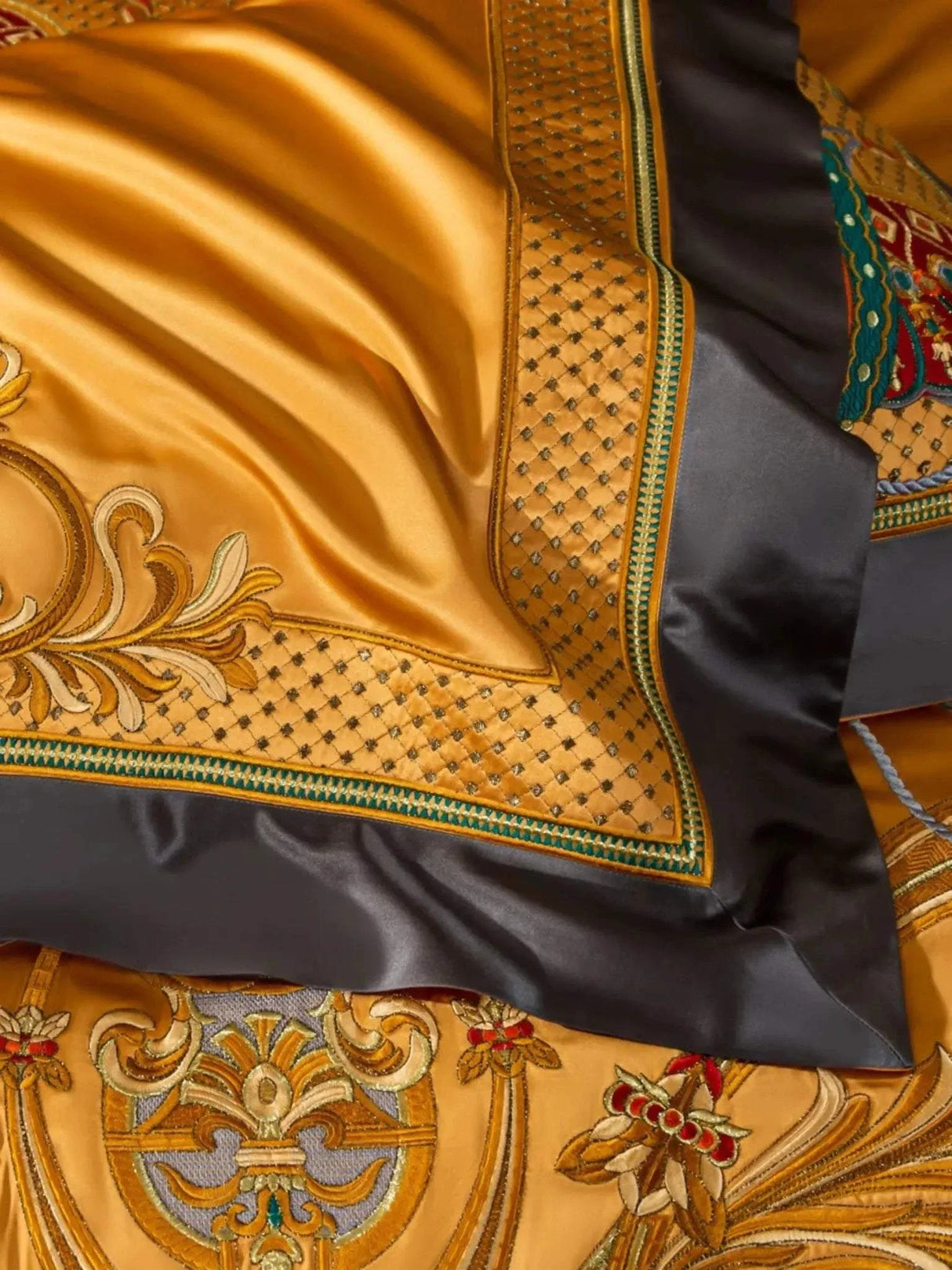 European Embroidery silk cotton bedspread set on 1.8M bed with palace style design and vibrant colors