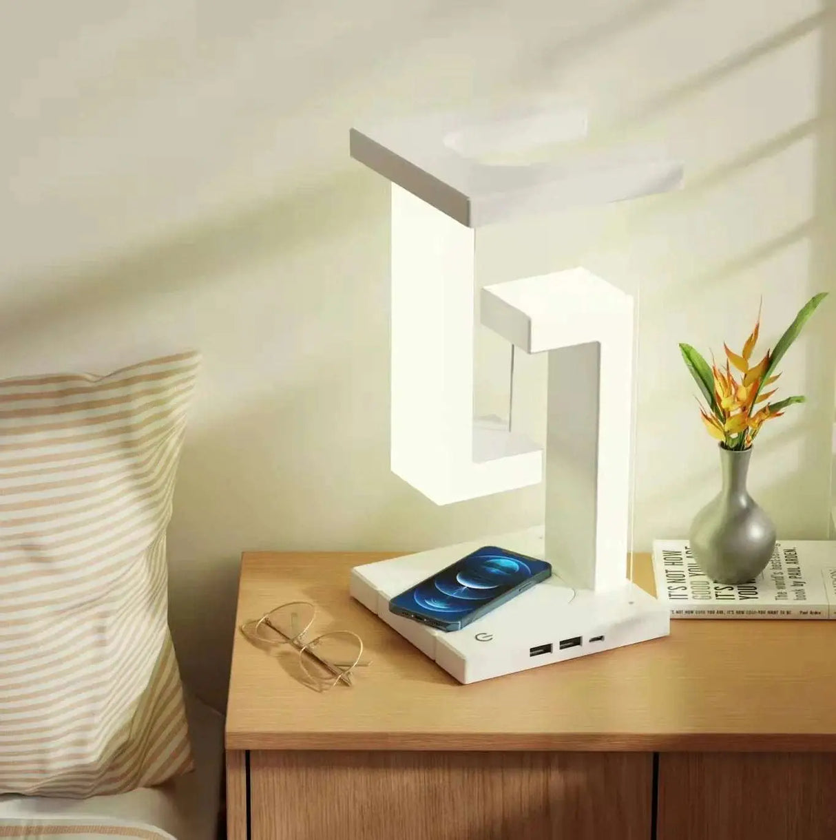 Wireless Charging Floating Lamp - Julia M LifeStyles