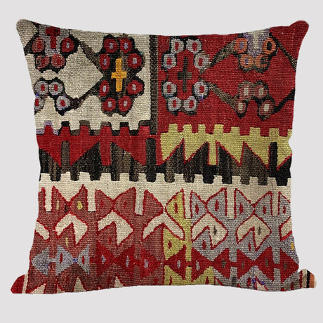 Bohemian Elegance: Linen Pillowcase in Ethnic Style