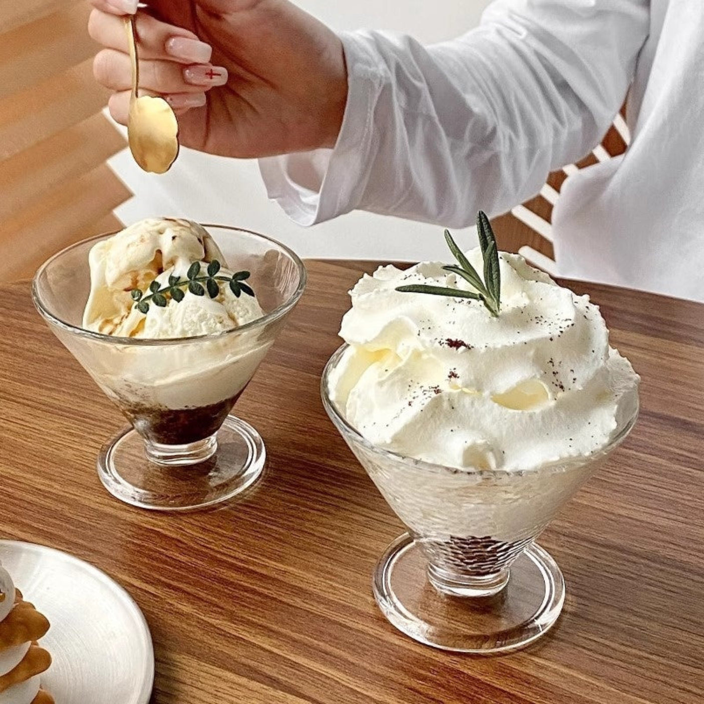 Elegant Irregular Glass Dessert Cup – 180ml-185ml