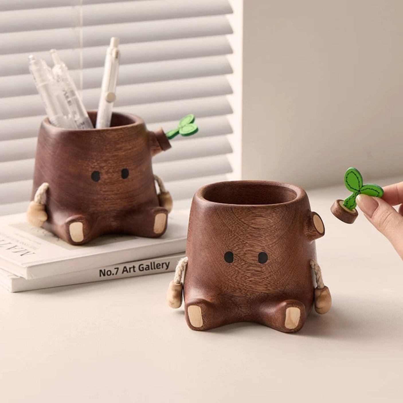 Nordic-Inspired Solid Wood Pen Holder – Elegant Office Organizer & Gift