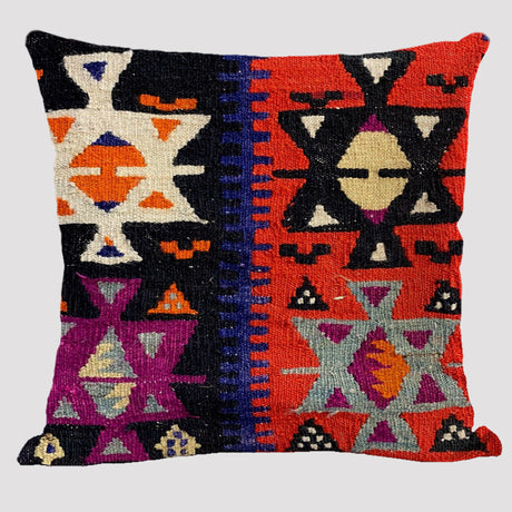 Bohemian Elegance: Linen Pillowcase in Ethnic Style