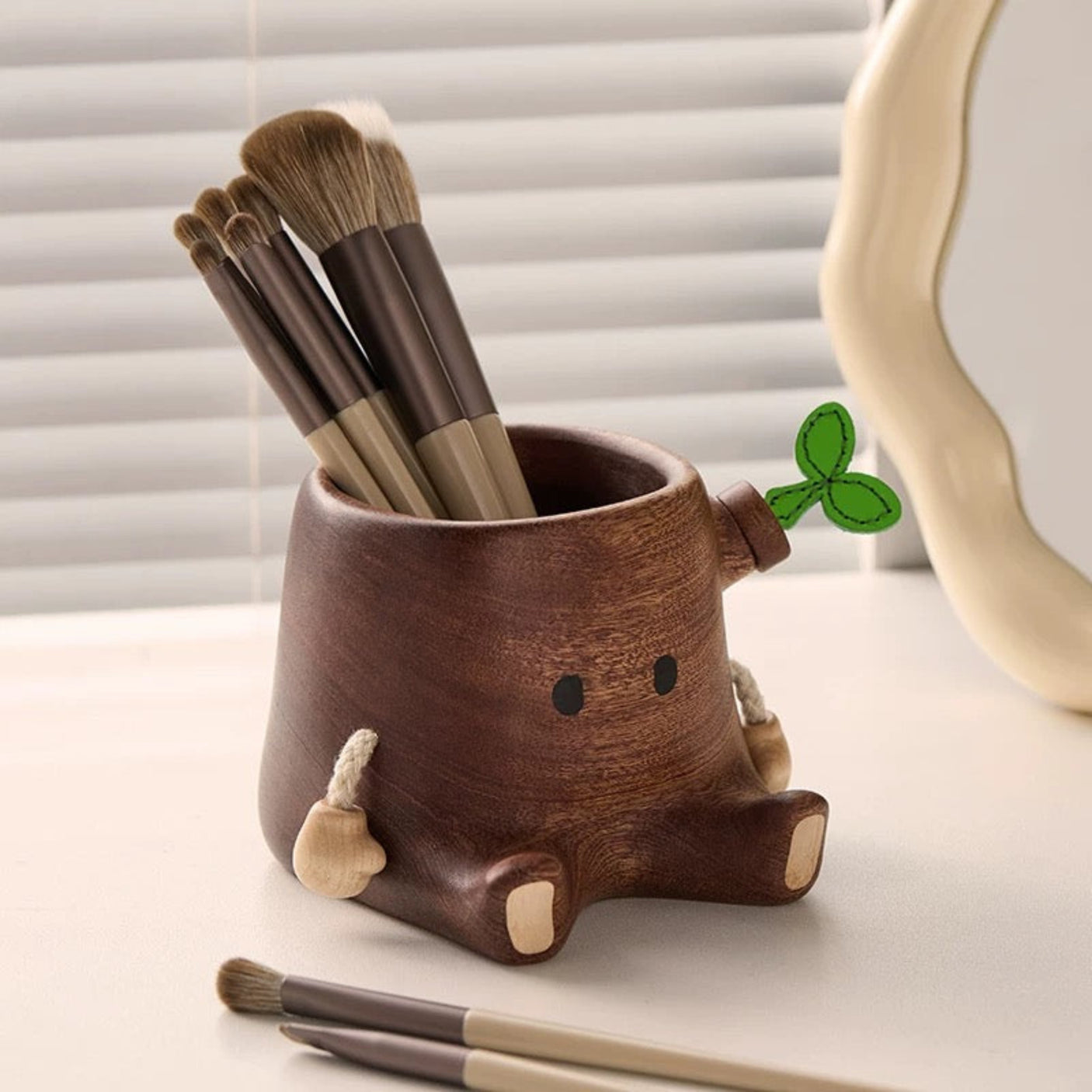 Nordic-Inspired Solid Wood Pen Holder – Elegant Office Organizer & Gift