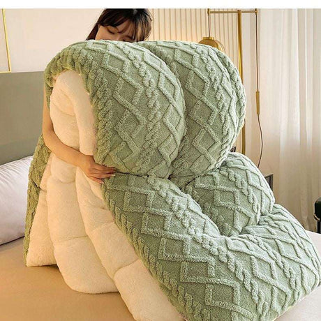 Double Quilted Plush Quilt Thickened For Warmth Double Quilted Plush Quilt Thickened For Warmth CJJT161660608HS super warm lamb quilt winter blanket 172
