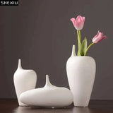 Elegant White Ceramic Vase - Julia M LifeStyles
