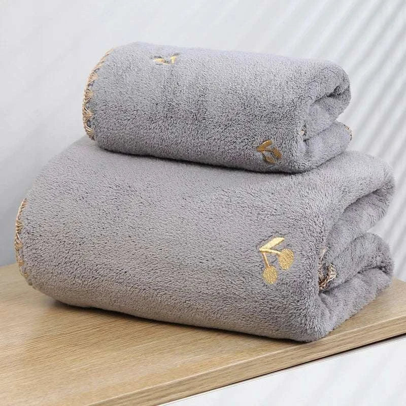 Julia M High-Quality Face Bath Towel Set: Luxurious Family Affair 🛁 - Julia M LifeStyles