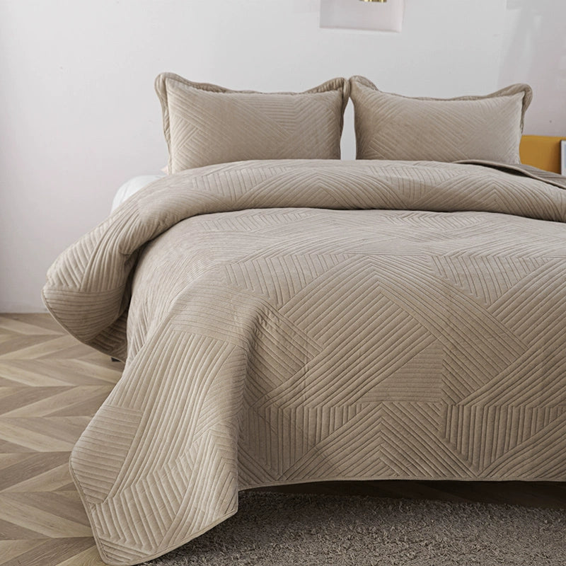 Fleece-Lined Quilted Bed Cover Set for Cozy Elegance