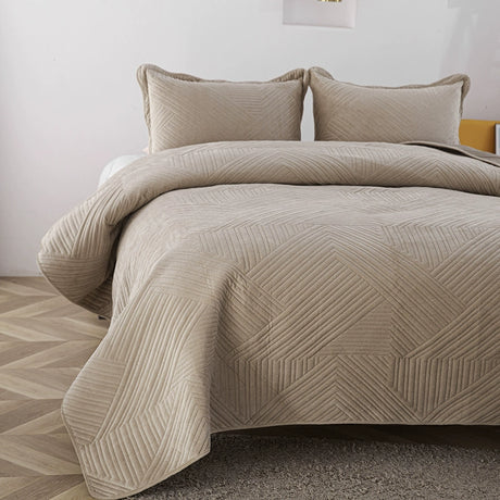 Fleece-Lined Quilted Bed Cover Set for Cozy Elegance