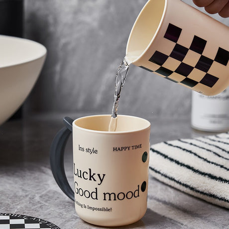 High-looking simple black and white polka dot mouthwash Cup chessboard Plaid wash cup thickened letter toothbrush cup couple water Cup