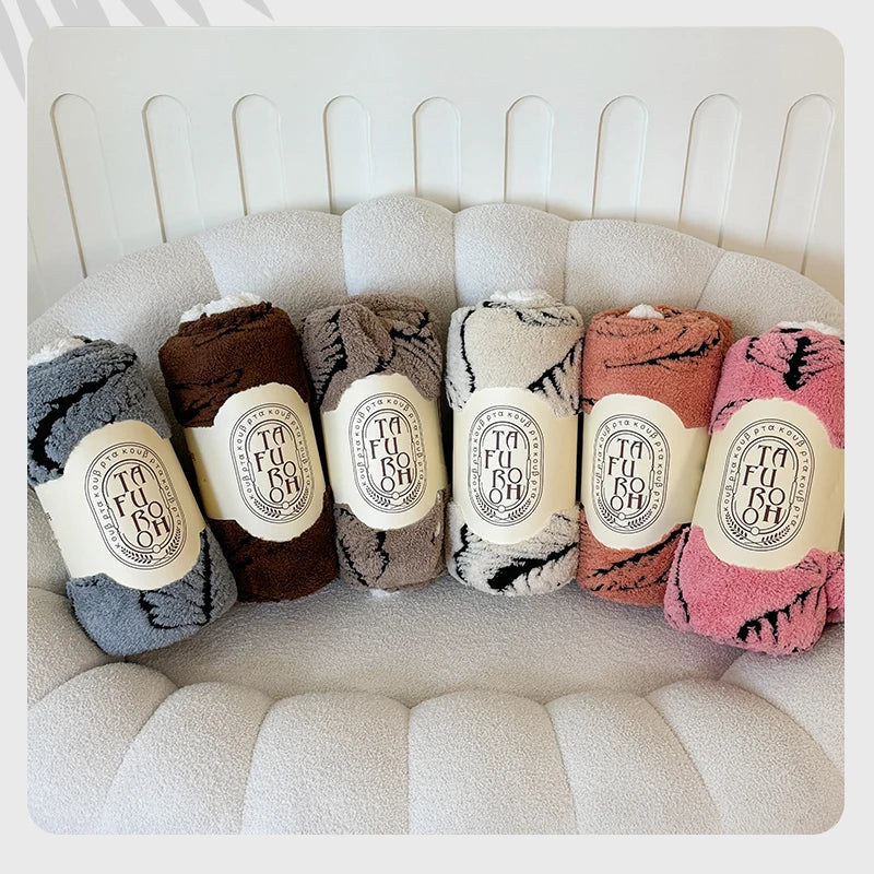 Super Thick Blanket for Winter Warm Lamb Fleece Plaids for Sofa Single/Queen/King Leaves Printed Bedspread Winter Thow Blanket Julia M LifeStyles