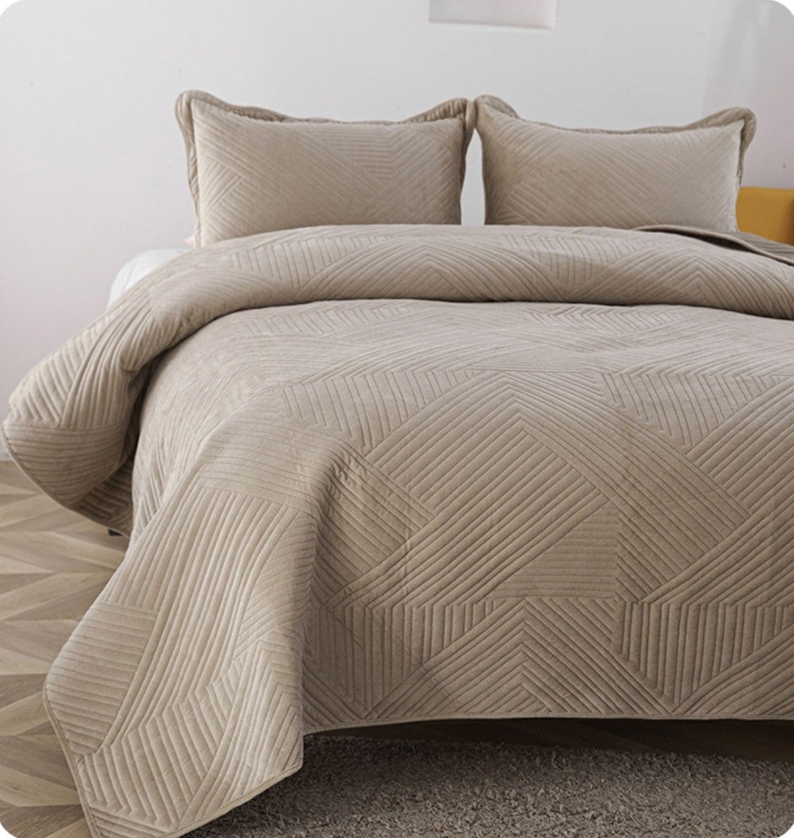 Fleece-Lined Quilted Bed Cover Set for Cozy Elegance