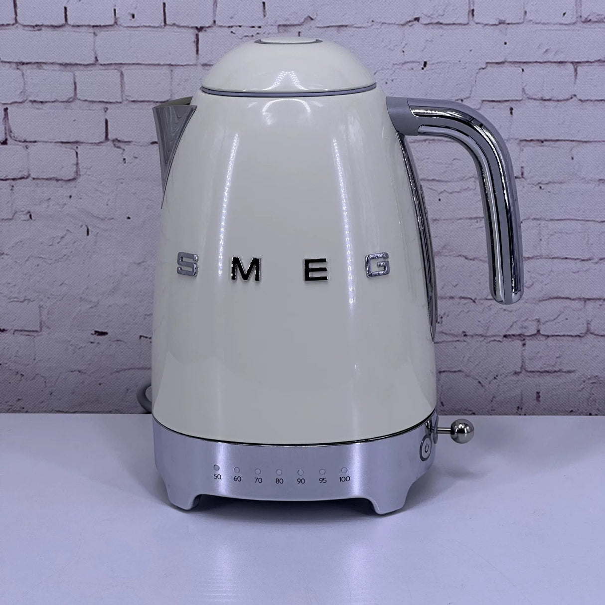 Smeg50's Retro 7-cup Electric Kettle European standard Italian  G retro electric kettle to make tea at 7 temperatures for home gifts Julia M LifeStyles