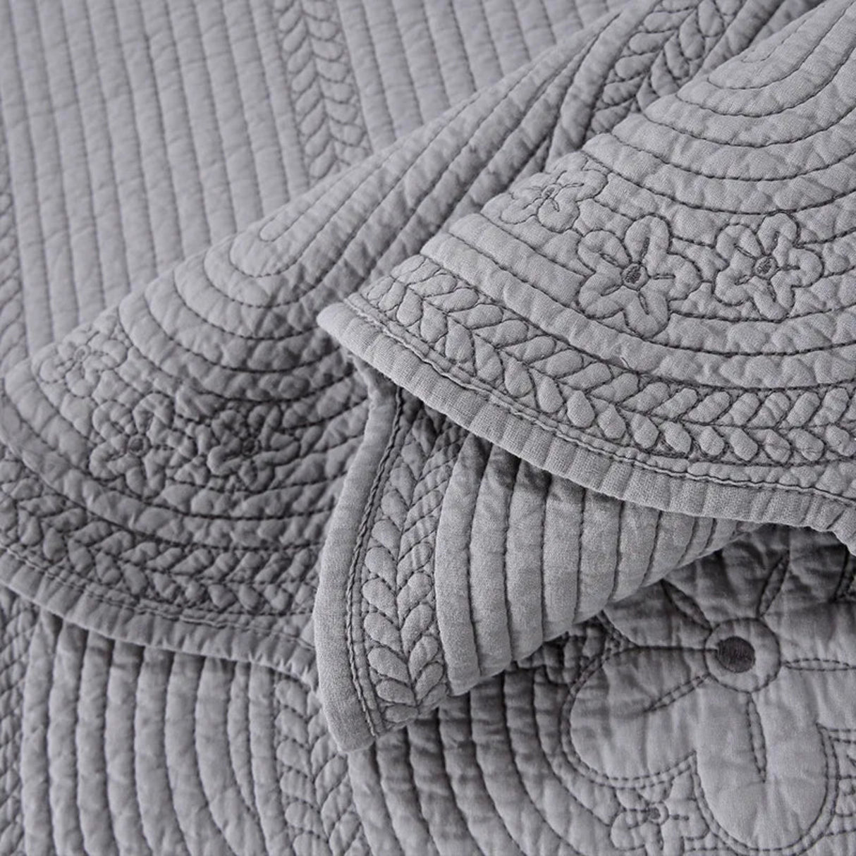 JULIA 3 Pieces Solid Color Embroidered Quilt Set
