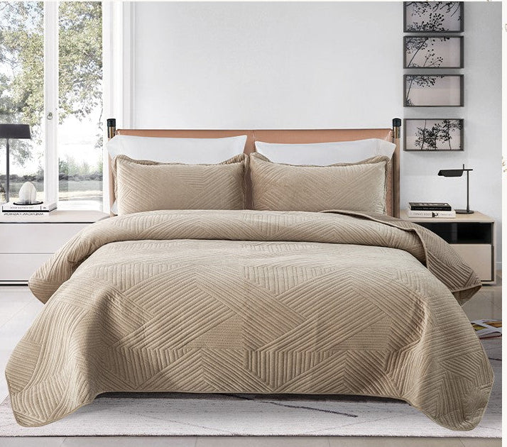 Fleece-Lined Quilted Bed Cover Set for Cozy Elegance