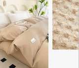 Beige textured comforter on a bed with close-up of fabric texture and Japanese text.