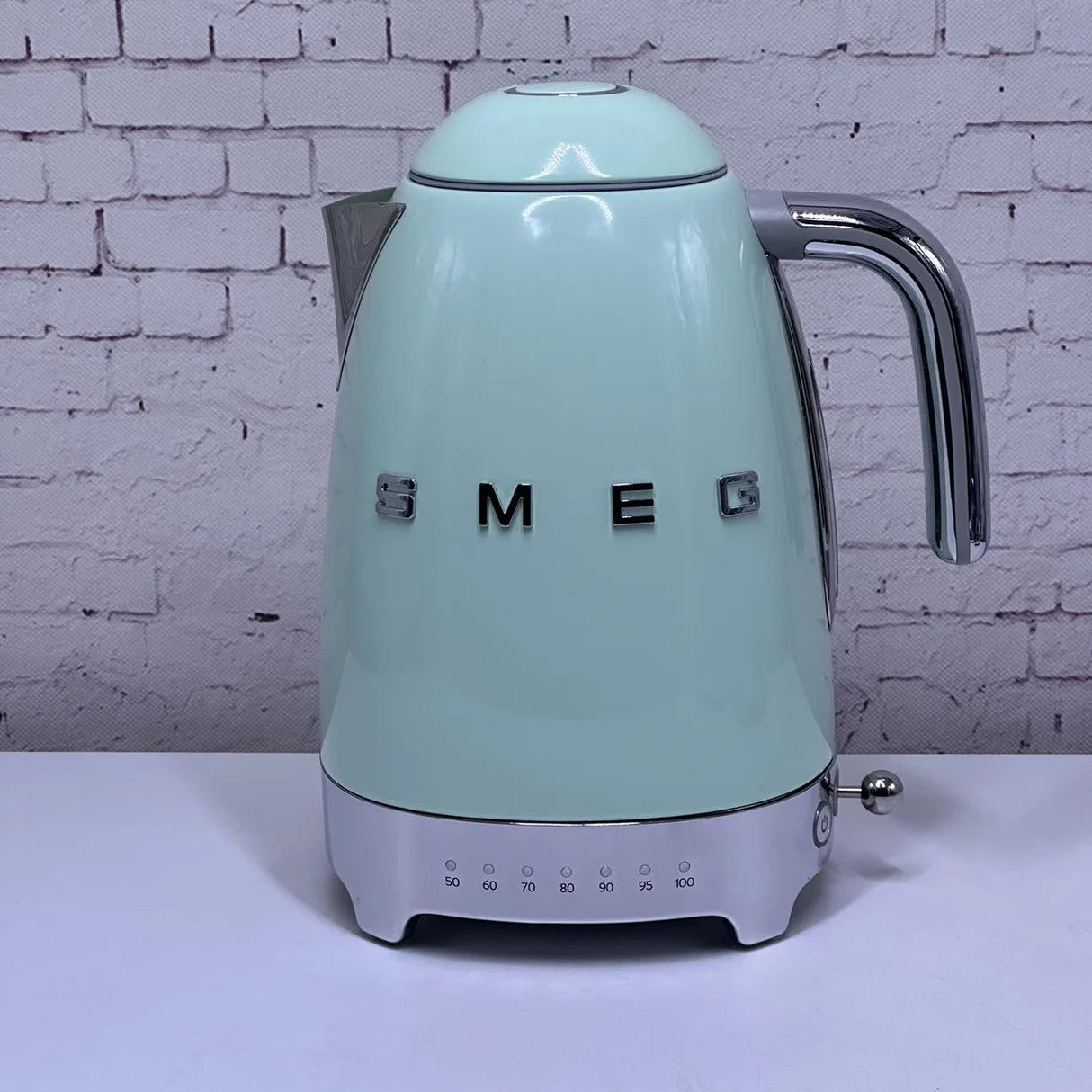 Smeg50's Retro 7-cup Electric Kettle European standard Italian  G retro electric kettle to make tea at 7 temperatures for home gifts Julia M LifeStyles