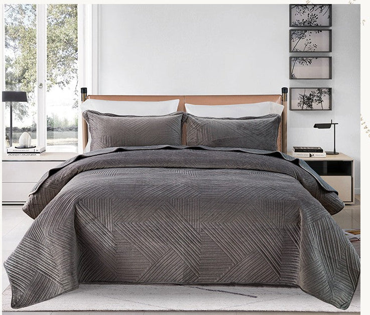 Fleece-Lined Quilted Bed Cover Set for Cozy Elegance
