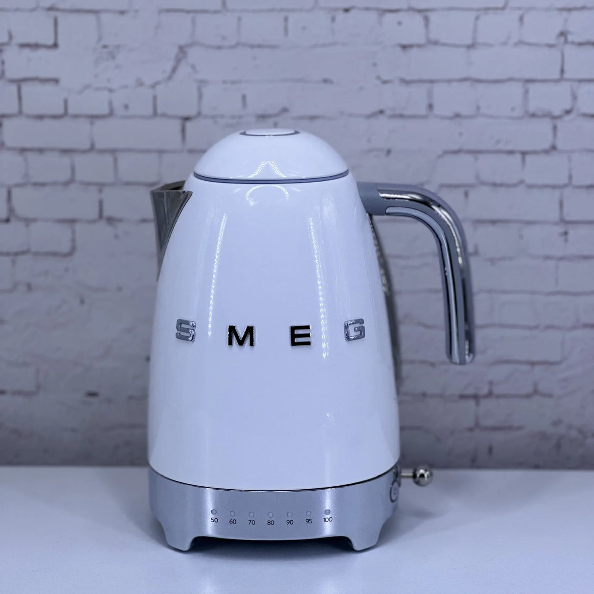 Smeg50's Retro 7-cup Electric Kettle European standard Italian  G retro electric kettle to make tea at 7 temperatures for home gifts Julia M LifeStyles