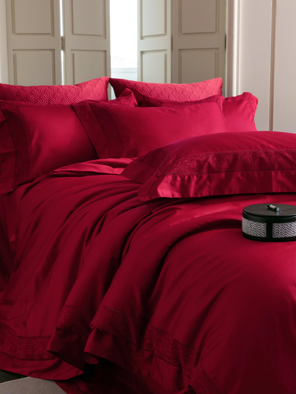 Red Cotton Jacquard Bedding Set with Duvet Cover, 4-Piece