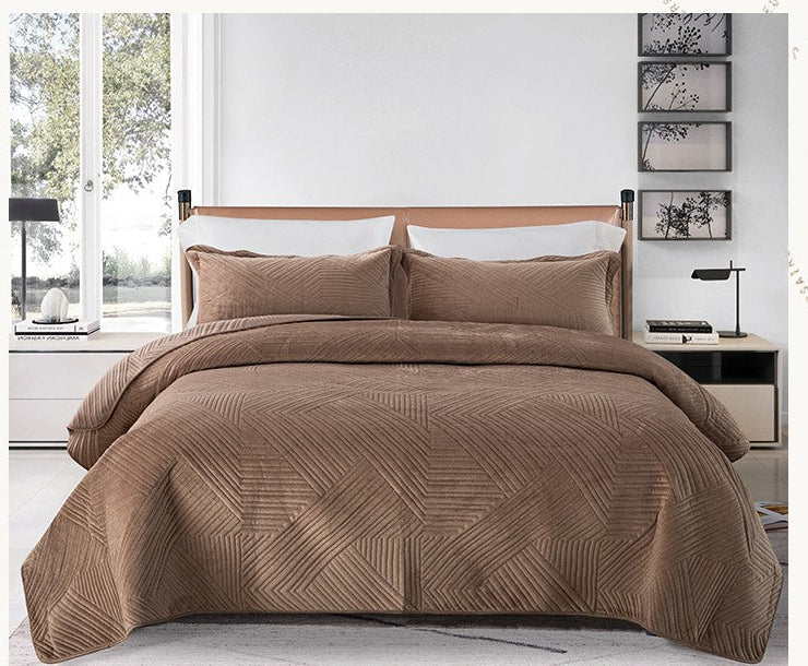 Fleece-Lined Quilted Bed Cover Set for Cozy Elegance