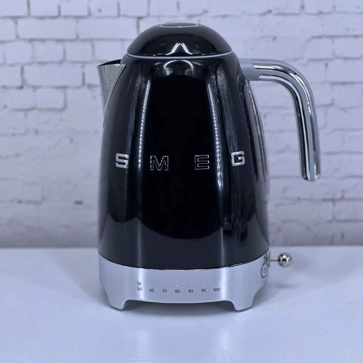 Smeg50's Retro 7-cup Electric Kettle European standard Italian  G retro electric kettle to make tea at 7 temperatures for home gifts Julia M LifeStyles
