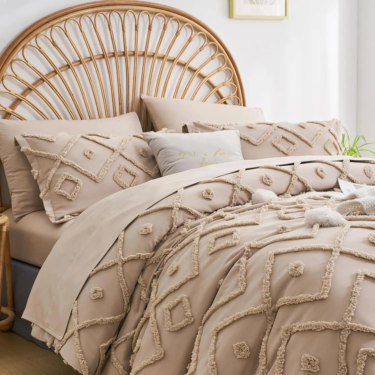 7 Pcs solid color tufted quilt set, microfiber soft and lightweight, durable and easy to wash bedding set , for all seasons Julia M LifeStyles