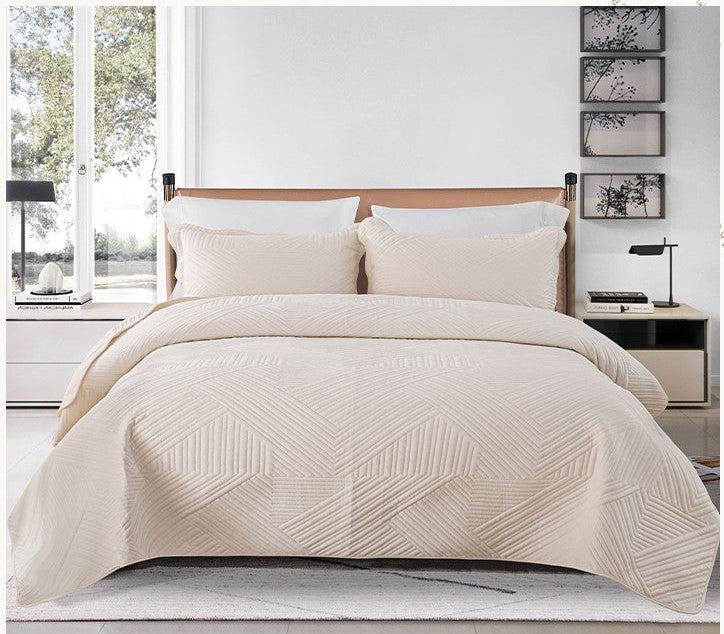 Fleece-Lined Quilted Bed Cover Set for Cozy Elegance