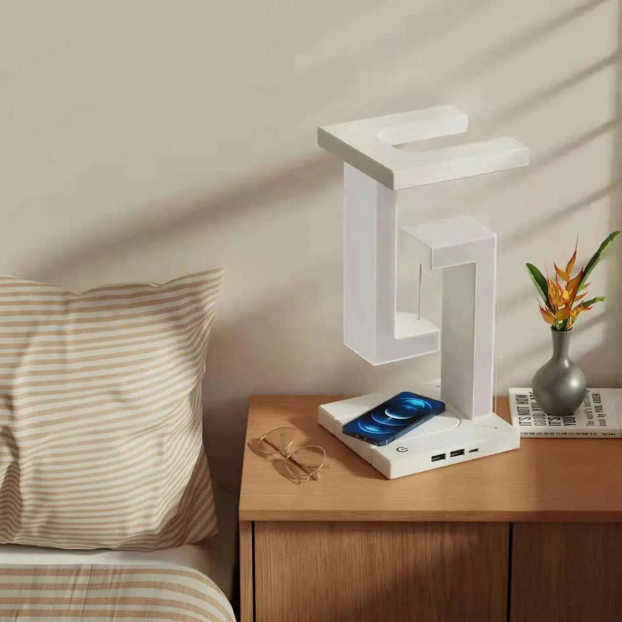 Wireless Charging Floating Lamp - Julia M LifeStyles