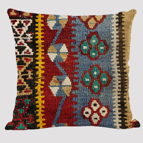Bohemian Elegance: Linen Pillowcase in Ethnic Style