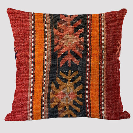 Bohemian Elegance: Linen Pillowcase in Ethnic Style