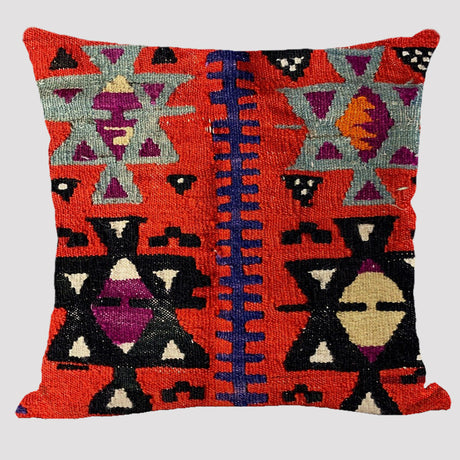 Bohemian Elegance: Linen Pillowcase in Ethnic Style