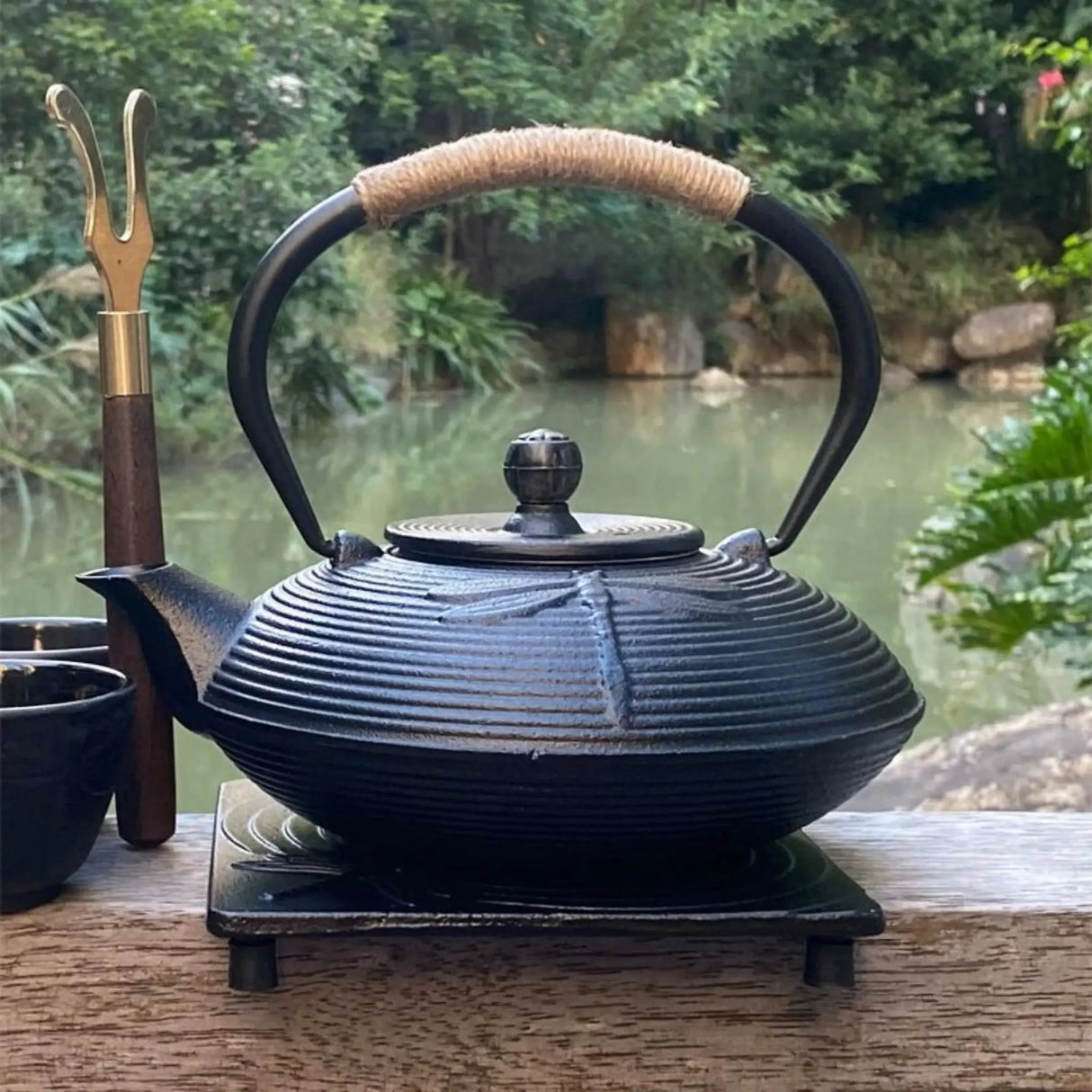 Southern Iron Handmade Japanese-Style Cast Iron Teapot - Retro Design - Julia M LifeStyles